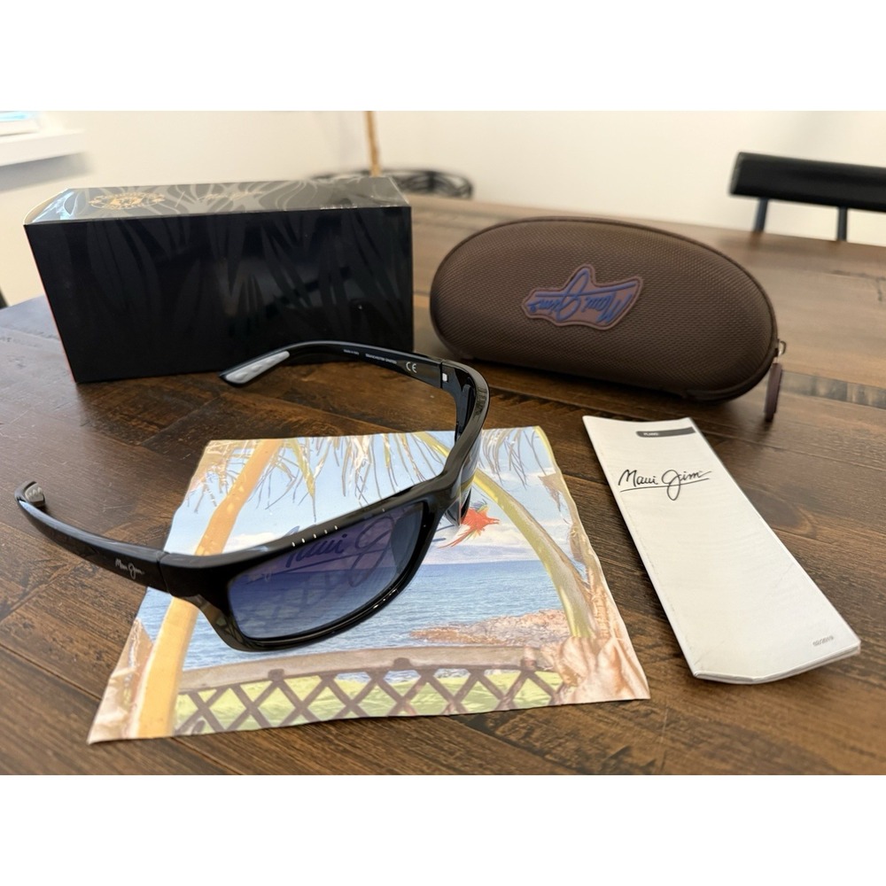 Maui Jim Kanaio Coast Sunglasses Gloss Black STG-BG Case Manchester United New